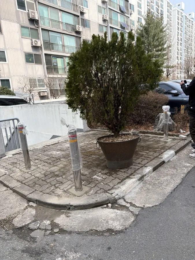 노원 단지 화단 경계 주차볼라드