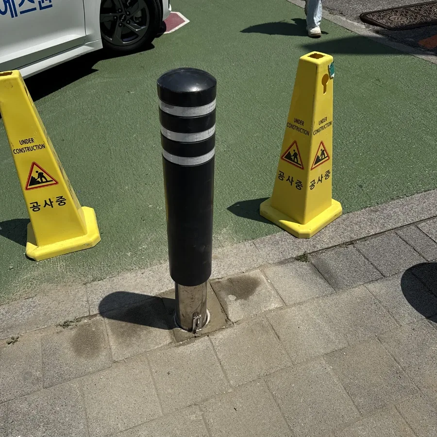 주차볼라드 근접 시공 마감